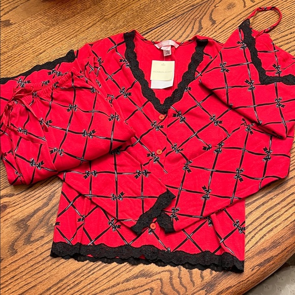 Vintage Victoria's Secret Red and Black Gift Bow Graphic 3pc Pajama Set NEW